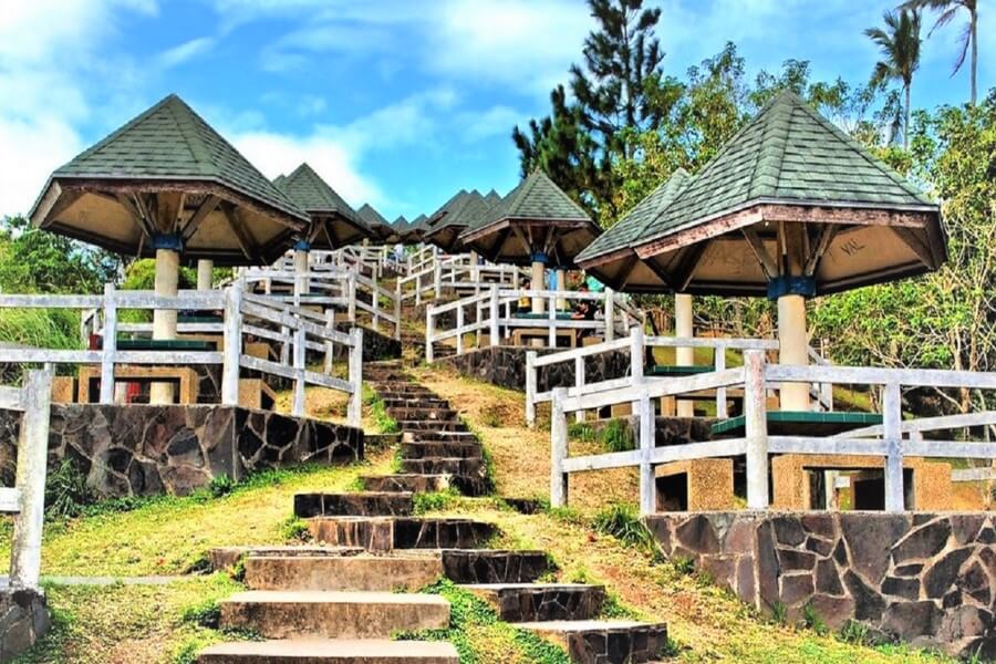 Manila-–-Tagaytay-–-Enchanted-Kingdom-2